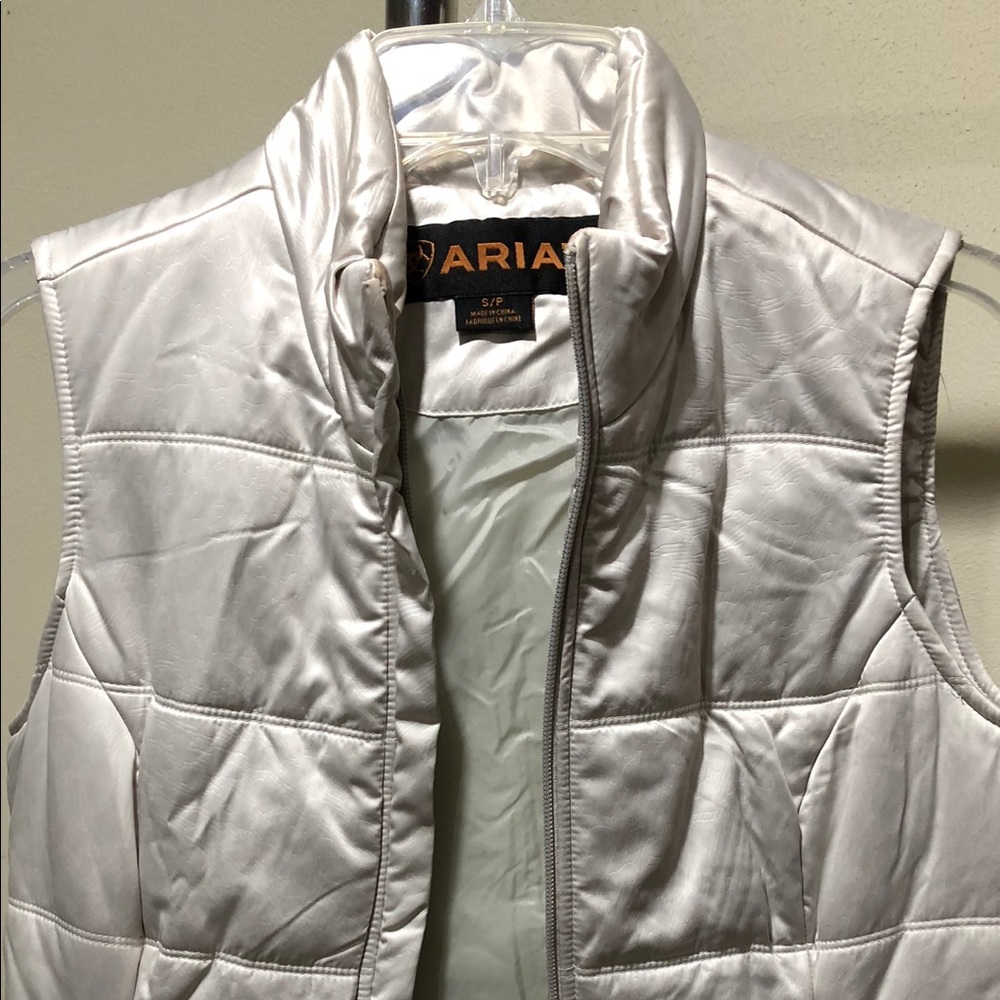 Sleeveless vest
